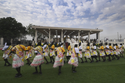 Juba (South Sudan), 05/02/2023.- Attendees perform during the holy mass presided by Pope Francis (unseen) at the John Garang Mausoleum in Juba, South Sudan, 05 February 2023. Pope Francis is on a three-day visit to South Sudan to promote peace and reconciliation in the world"s youngest country, riven by the scars of civil war and extreme poverty. (Papa) EFE/EPA/CIRO FUSCO