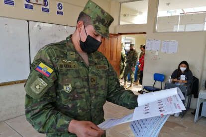 Sur. El cabo Jean Pierre Ibarra es de Quito y por eso participó de las elecciones seccionales de la capital.