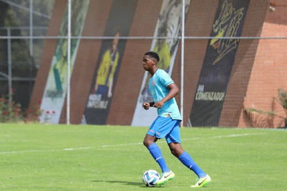 Davis Bautista, en uno de los entrenamientos con la selección ecuatoriana sub-20.