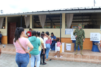 Personal militar resguardó las Juntas Receptoras del Voto (JRV).