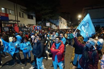 Espectáculo. En la sede de la Revolución Ciudadana hubo festejos.