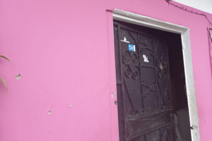 El ataque ocurrió con un arma de fuego, tipo fusil, las víctimas estaban bebiendo.