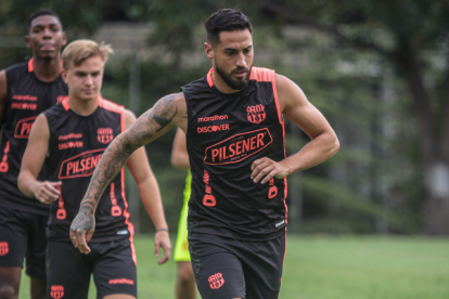 Francisco Fydriszewski destaca como delantero de Barcelona.