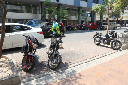 Es normal verlos discutir con los conductores