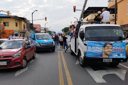 Las cartas victoriosas del correísmo en Guayas, Álvarez y Aguiñaga, realizaron una caravana.