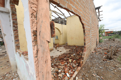 Guarida. Una de las casas abandonadas, donde los jóvenes se reúnen a consumir estupefacientes.