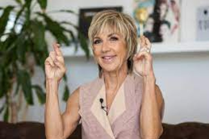 Ana Torroja luce espléndida a sus 63 años de edad.