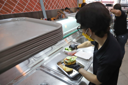 Hamburguesa. El alimento ha subido de precio, las gourmet cuestan tanto como un plato a la carta. Hace dos años había hamburguesa de un dólar.