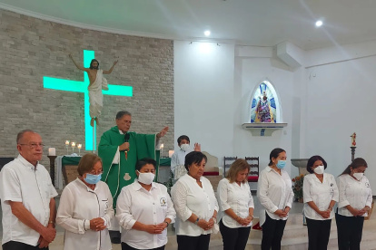Los miembros de esta comunidad religiosa acaban de recibir sus credenciales, entregadas por la Arquidiócesis de Guayaquil.