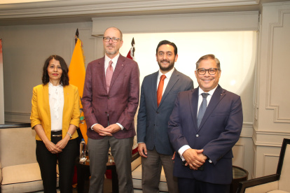 Gabriel Rovayo, Kira Mora , Stephen Potter y Daniel Legarda.