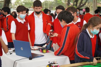 Los alumnos del Americano se alistan para la competencia.