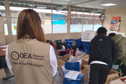 Escenario. La Misión de Observación Electoral de la OEA estuvo presente en el conteo de votos en los recintos electorales.
