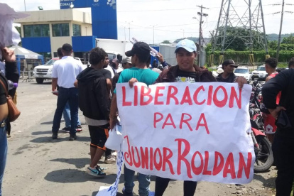Familiares y allegados de alias JR piden su liberación en los exteriores de la "Peni"