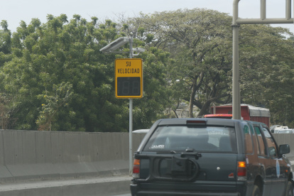 Vías. Un fotorradar que está ubicado en la vía Perimetral, Guayaquil.