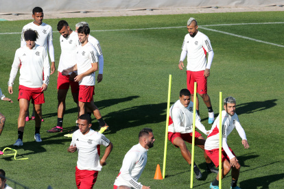 Vidal y sus compañeros del Flamengo entrenaron este jueves 9 de febrero.