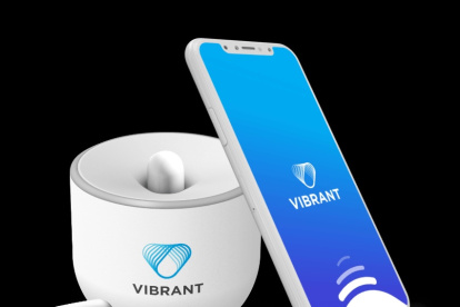 La píldora cuenta con una especie de cargador para activarla antes de ser ingerida con agua.