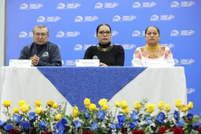 Atamaint apareció la noche del 9 de febrero junto a los consejeros Esthela Acero y José Cabrera.