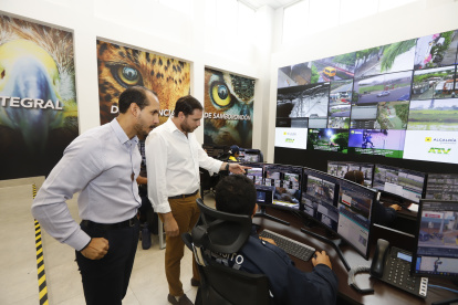 Monitoreo. Un total de 36 operadores monitorean más de 350 cámaras colocadas en Samborondón, desde el CMVS, en tres turnos, las 24 horas 7 días de la semana.