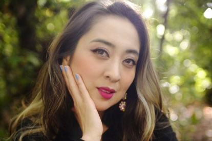 Nació en 1983. Es licenciada en Comunicación por la Universidad Central del Ecuador, y magíster en Políticas Públicas por la Universidad Autónoma de Baja California.