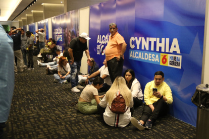 Los militantes del Partido Social Cristiano, entre la desazón y el asombro, tras los comicios del 5 de febrero.