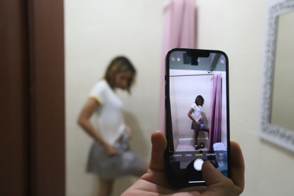 Hecho. Entre las víctimas constan personas que no compartieron jamás sus imágenes, sino que las fotografiaron a escondidas.