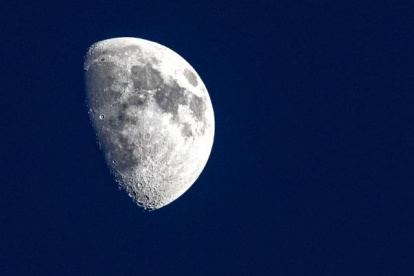 El equipo científico apuesta por el polvo lunar como posible alternativa para dar sombra a la Tierra.