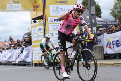 Richard Carapaz y su celebración tras coronarse campeón nacional en la prueba de ruta