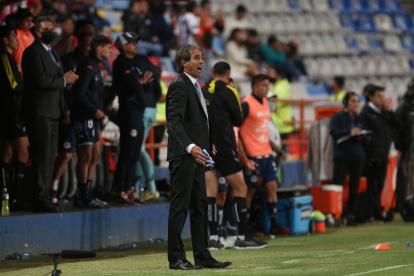 Guillermo Almada, tras un mes de negociaciones, no llegó a un acuerdo para dirigir a México y vuelve a sonar para la Tri.