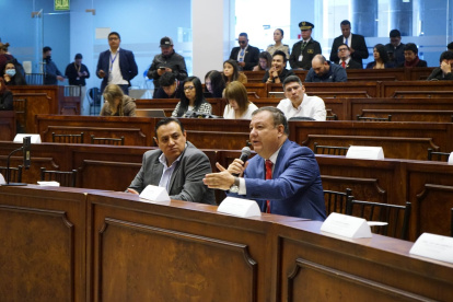 El ministro Zapata dijo que varios uniformados llevaban más de dos años cumpliendo servicios en la Fiscalía y que es normal rotarlos.