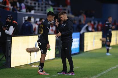 El DT Martín Anselmi habló con Kendry Páez previo a su primer juego.