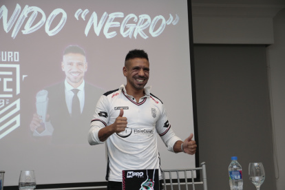 El volante argentino Víctor Figueroa seguirá en el fútbol ecuatoriano, pero esta vez con la misión de conseguir el ascenso a la Serie A con el Cuniburo.