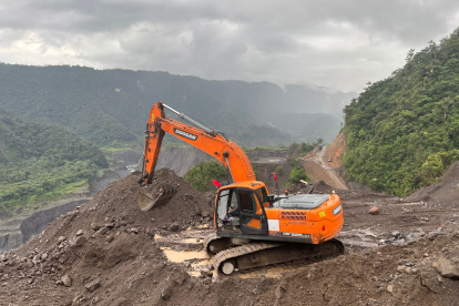 Maquinaria. Los equipos del Ministerio de Transporte están en la zona.