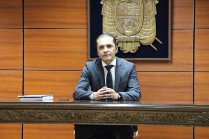 Wilman Terán es doctor en Jurisprudencia y abogado de los Tribunales de la República, cuenta con dos maestrías en Derechos Humanos y en Derecho Penal y Criminología.