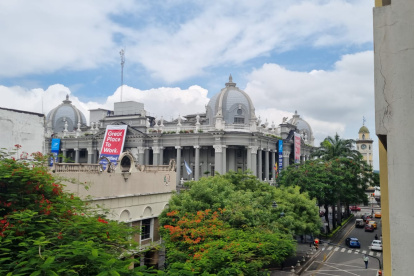Escenario. La foto fue captado por uno de los inquilinos de las edificaciones que quedan diagonal al Municipio de Guayaquil.
