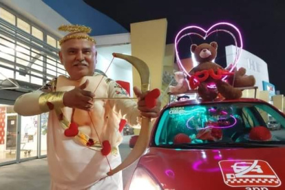 Gregorio Méndez se volvió en un cupido taxista.