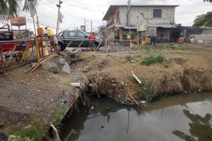 La zanja está ubicada en el km 12.5 de la vía Samborondón.