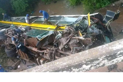 El accidente ocurrió en torno a las 20:00 hora local (18:00 GMT) en la autovía N1 en la ciudad de Louis Trichardt, en la provincia de Limpopo