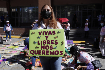 Mujeres conmemoran el Día Internacional de la Eliminación de la Violencia contra la Mujer, en Tegucigalpa (Honduras), en una fotografía de archivo.