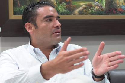 Juan José Yúnez es ingeniero en Ciencias Empresariales, graduado en la Universidad Espíritu Santo y emprendedor agroindustrial.