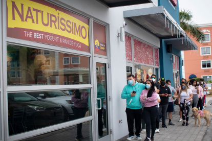 Local.- En Miami los clientes hacen fila por comprar el pan de yuca y yogur ecuatoriano de la marca Naturissimo.