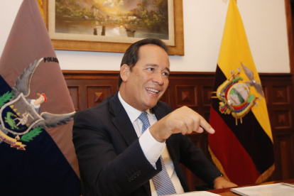 Cucalón ess abogado con maestrías en Derecho Administrativo y en Derecho Constitucional. Ha sido profesor de varias universidades y analista político.