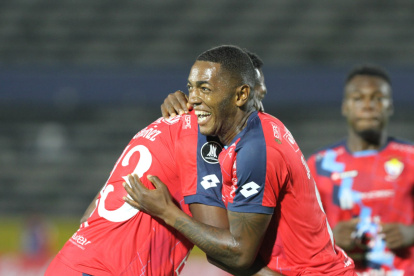 Los puros criollos vencieron por 3-1 al Nacional de Potosí y con un global de 9-2 clasificó a la segunda fase del torneo