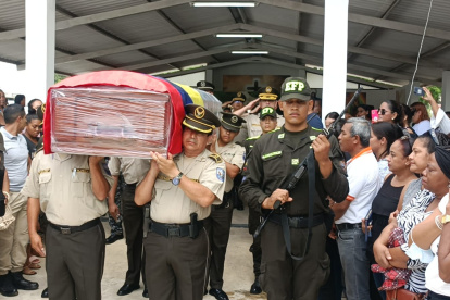 Despedida. Colegas, familiares y amigos rindieron honores al sargento.