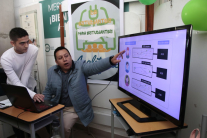 El proyecto para un taxi ejecutivo entre universitarios ganó como mejor emprendimiento.