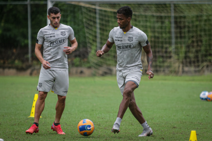 Darío Aimar llega a Aucas, tras militar en Barcelona durante siete temporadas.