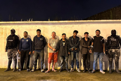 Operativo. Aparecen algunos de los detenidos.