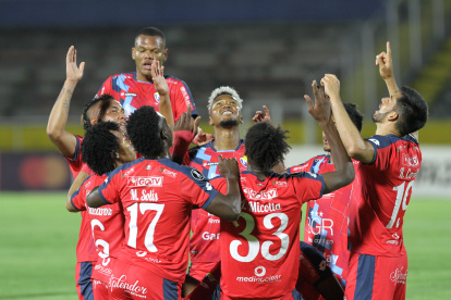 Los Puros Criollos sellaron a punta de goles (9-2 en el global) su primera fase ante el Nacional Potosí de Bolivia. Ahora esperan al Independiente de Medellín.