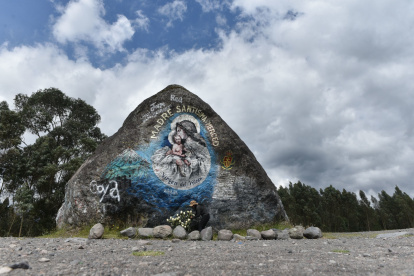 Pedidos. Los habitantes próximos al volcán confían que suceda un milagro.