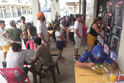 La Cazuela del Chino. El restaurante está ubicado en Noguchi y Portete. El plato que más piden los clientes es  la cazuela volcán (foto arriba), que cuesta 7,90 dólares.