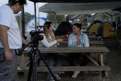 Antes de iniciar el viaje, la periodista se enfermó producto de la tensión. Sabía, además, que la comunicación con su hija sería inconstante.